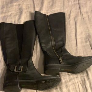 Timberland flat boots size 6
